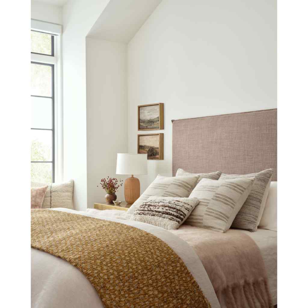 Amber Lewis x Loloi Carla Collection Ivory / Black Pillow PAL0030 Ivory / Black / 22" x 22" Cover w/Down Insert