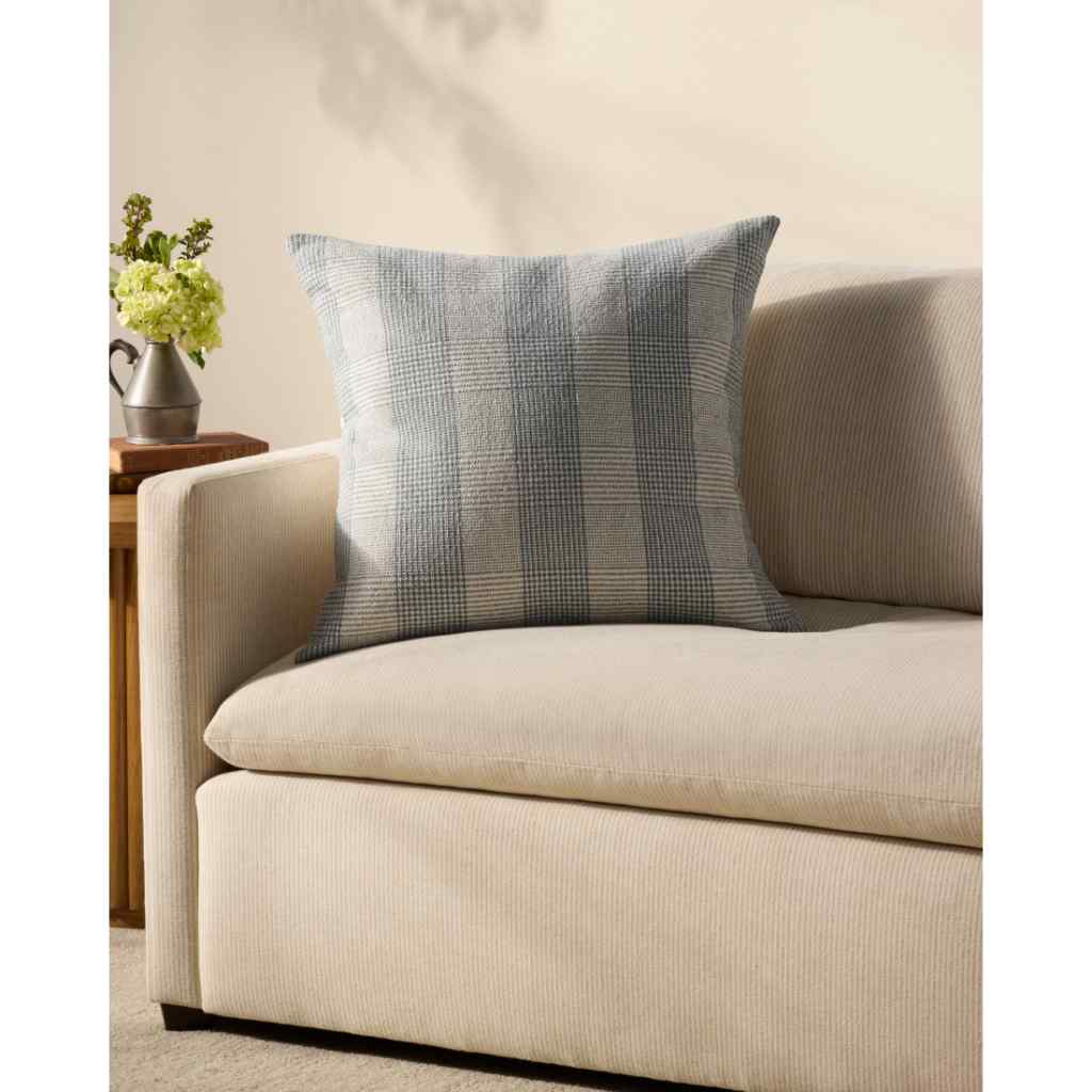 Chris Loves Julia x Loloi Auggie Collection Blue / White Pillow PCJ0021 Blue / White / 22'' x 22'' Cover Only