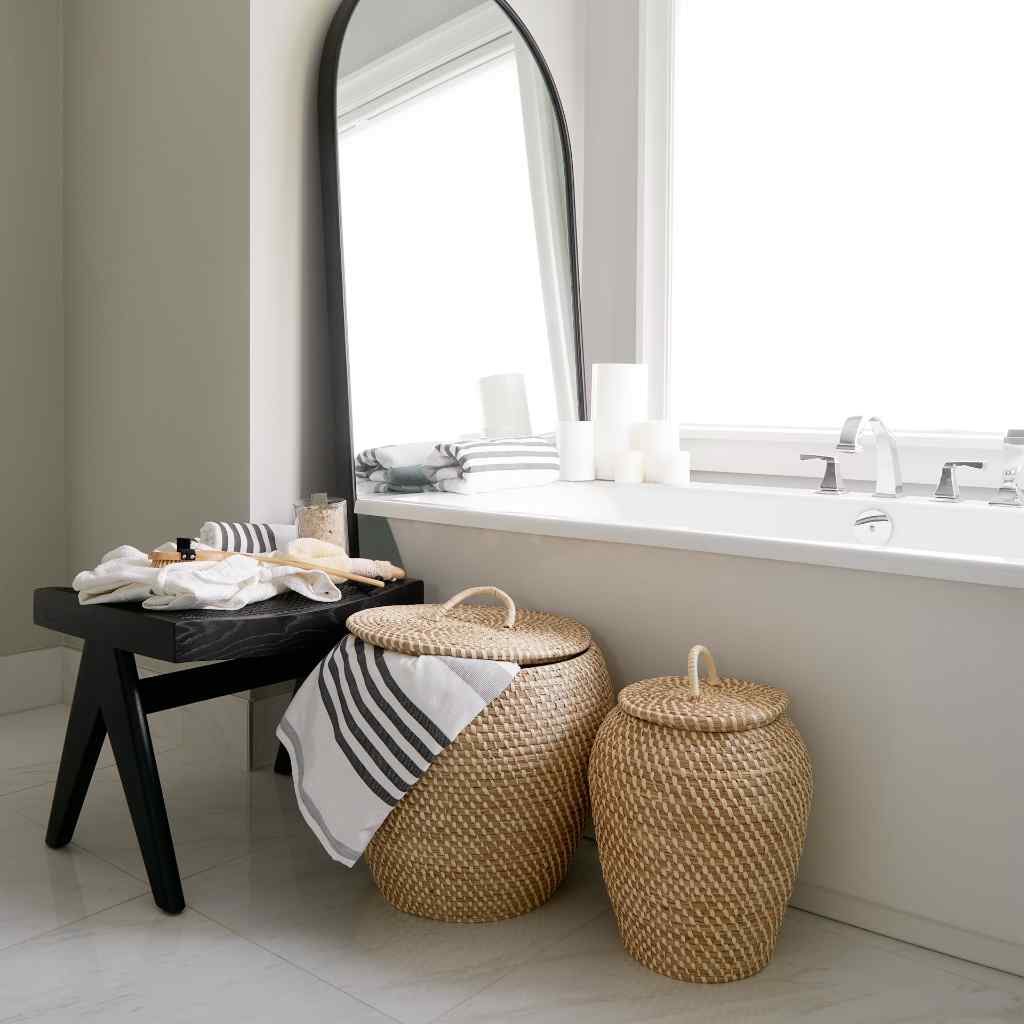 Kalopa Set Of 2 Seagrass Floor Baskets W- Flat Handled Lid Brown
