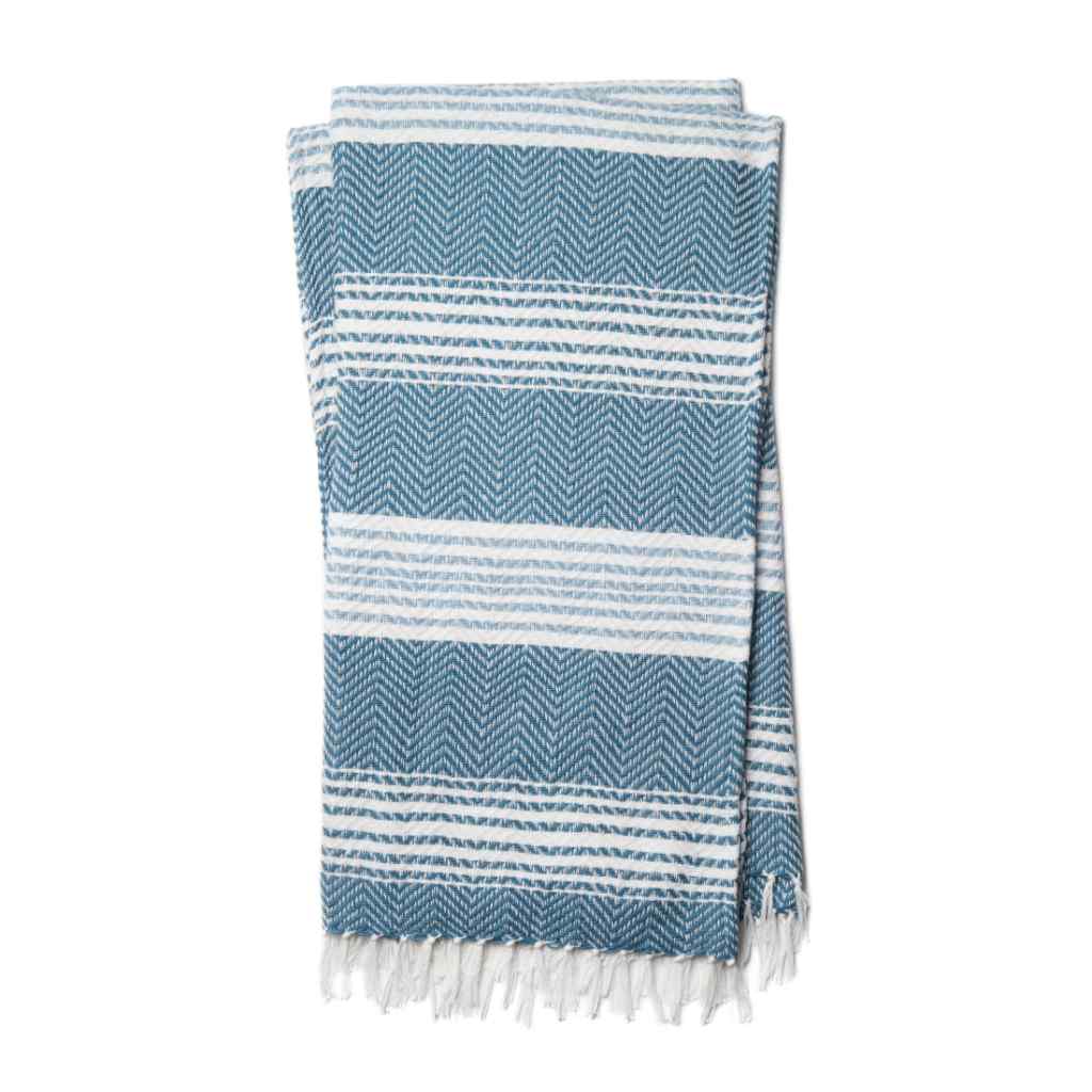 Loloi Wren Collection Blue / White Throw T0035 Blue / White / 4'-2" x 5'